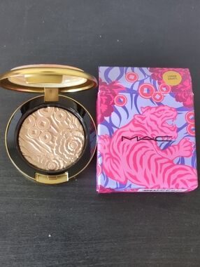 MAC Lunar New Year highlighter